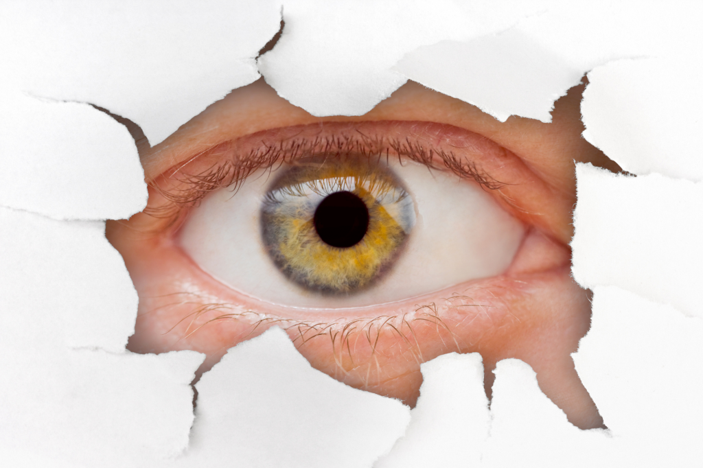 what causes retinal tears